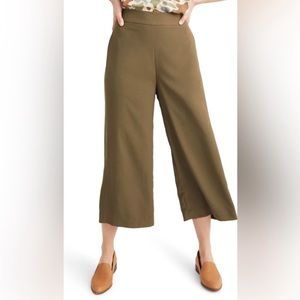 Madewell woman’s plus Sz 2X olive color cropped wide leg pants with pockets